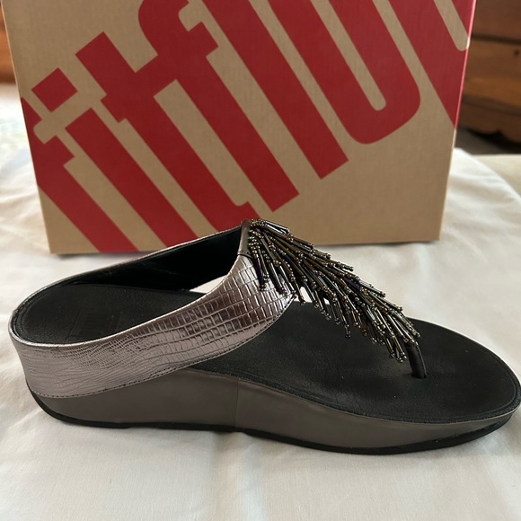 FitFlop Women's ‘CHA CHA’ size 8 silver nimbus Sandals with Beaded accessories - Picture 5 of 9